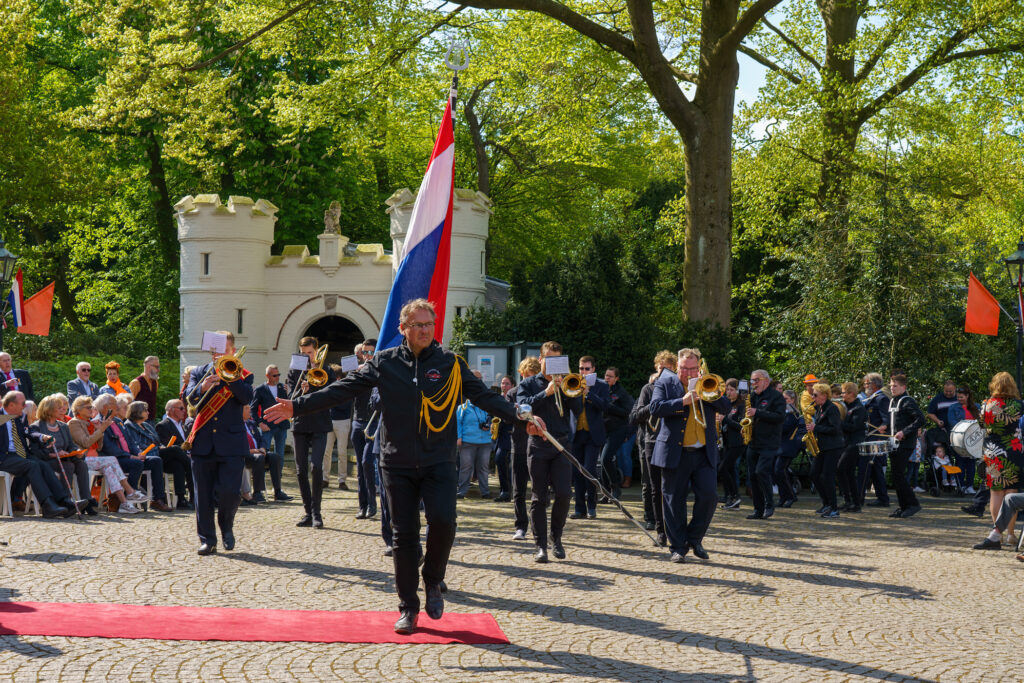 Koningsdag Vught - Raadhuis (10)