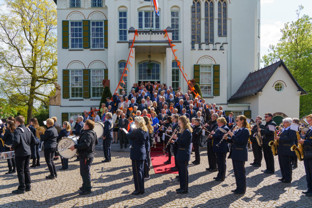 Koningsdag Vught - Raadhuis (12)