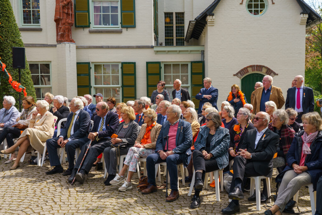 Koningsdag Vught - Raadhuis (48)