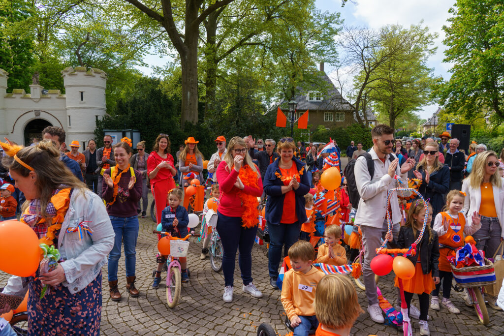 Koningsdag Vught - Raadhuis (77)