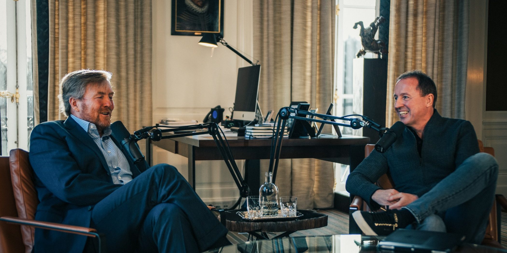Podcast door de ogen van de koning – koning willem-alexander en edwin evers tijdens de opnames – ©RVD